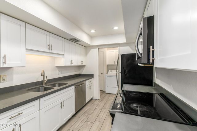 5966 W AUGUSTA Avenue, Glendale, AZ 85301