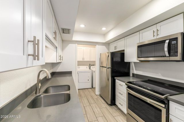 5966 W AUGUSTA Avenue, Glendale, AZ 85301