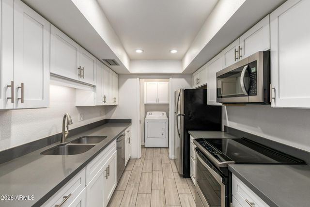 5966 W AUGUSTA Avenue, Glendale, AZ 85301