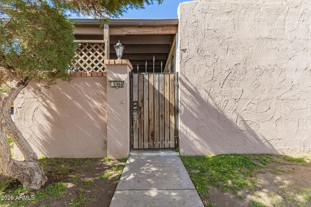 5966 W AUGUSTA Avenue, Glendale, AZ 85301