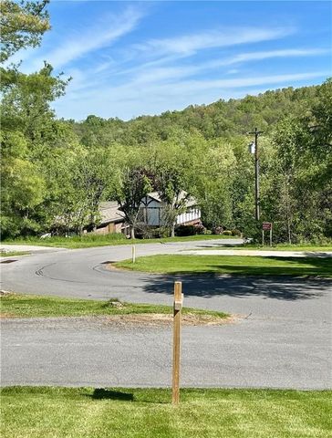 804 Redwood Dr, Cecil, PA 15057