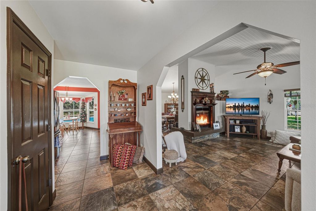 Image 3 of property listing at 3652 HURLBUT CIRCLE, Lake Wales, FL 33898