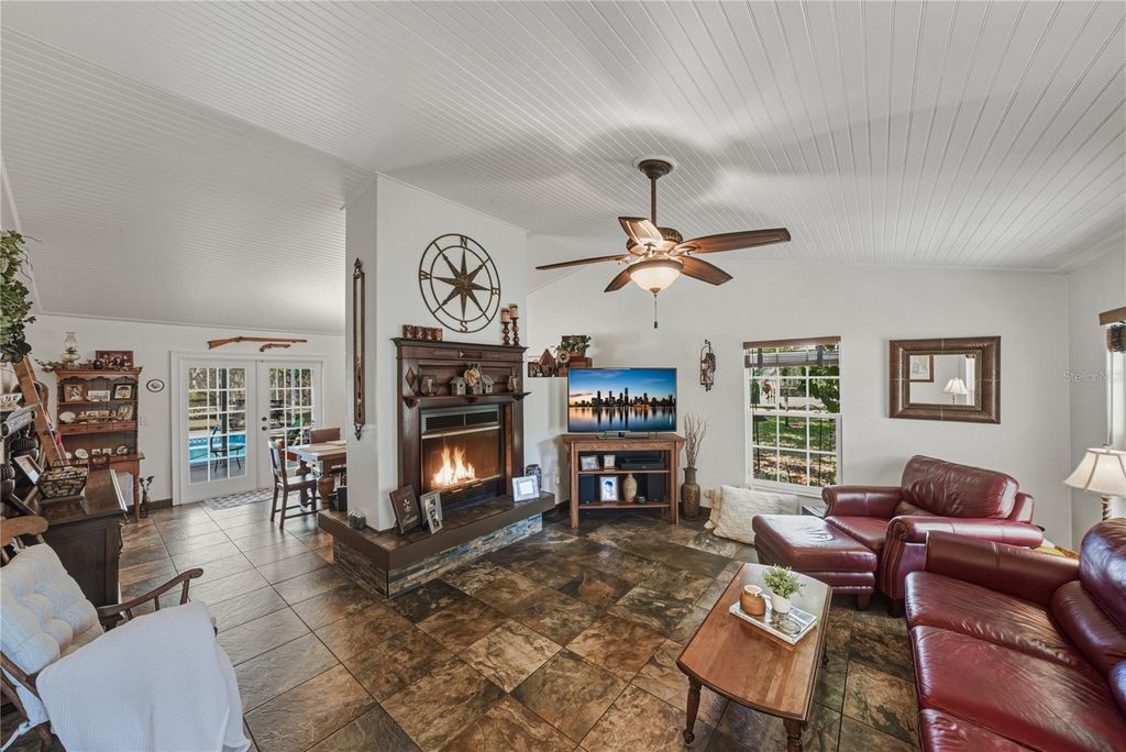 Image 5 of property listing at 3652 HURLBUT CIRCLE, Lake Wales, FL 33898