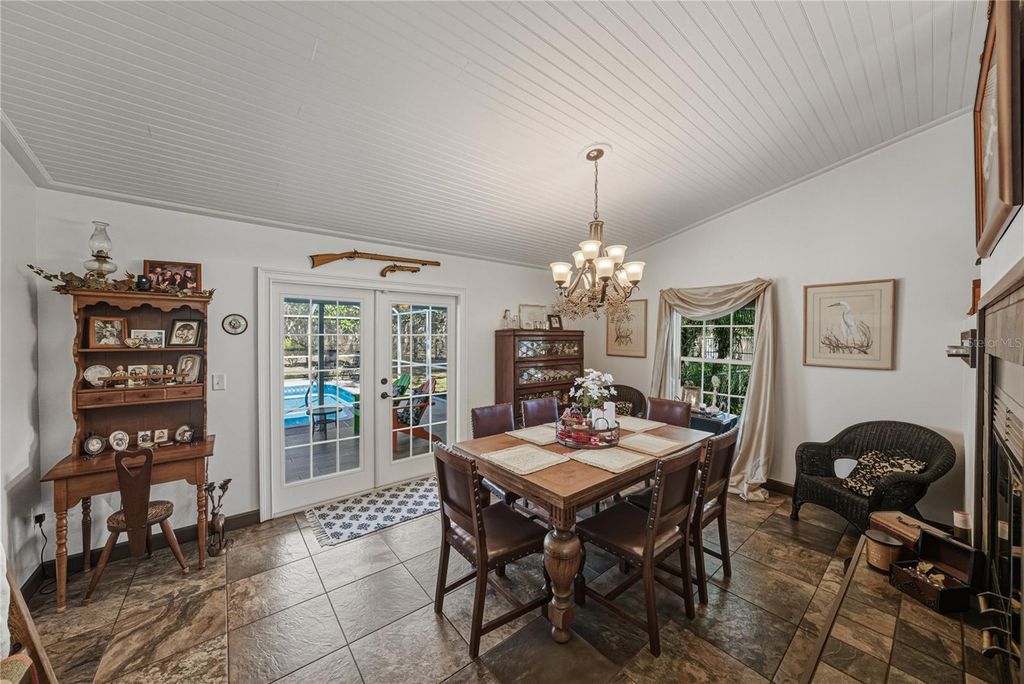 Image 9 of property listing at 3652 HURLBUT CIRCLE, Lake Wales, FL 33898