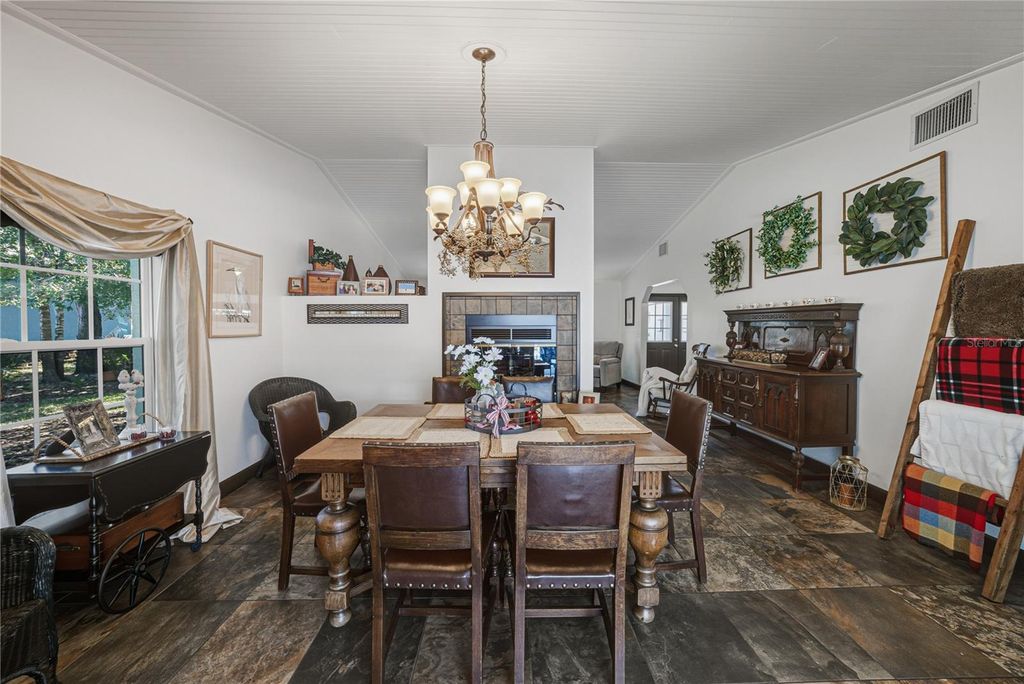 Image 10 of property listing at 3652 HURLBUT CIRCLE, Lake Wales, FL 33898