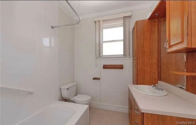 2 Elm Street, Glen Head, NY 11545