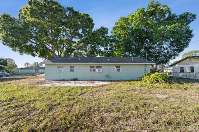 303 Essex Drive, Fort Pierce, FL 34946
