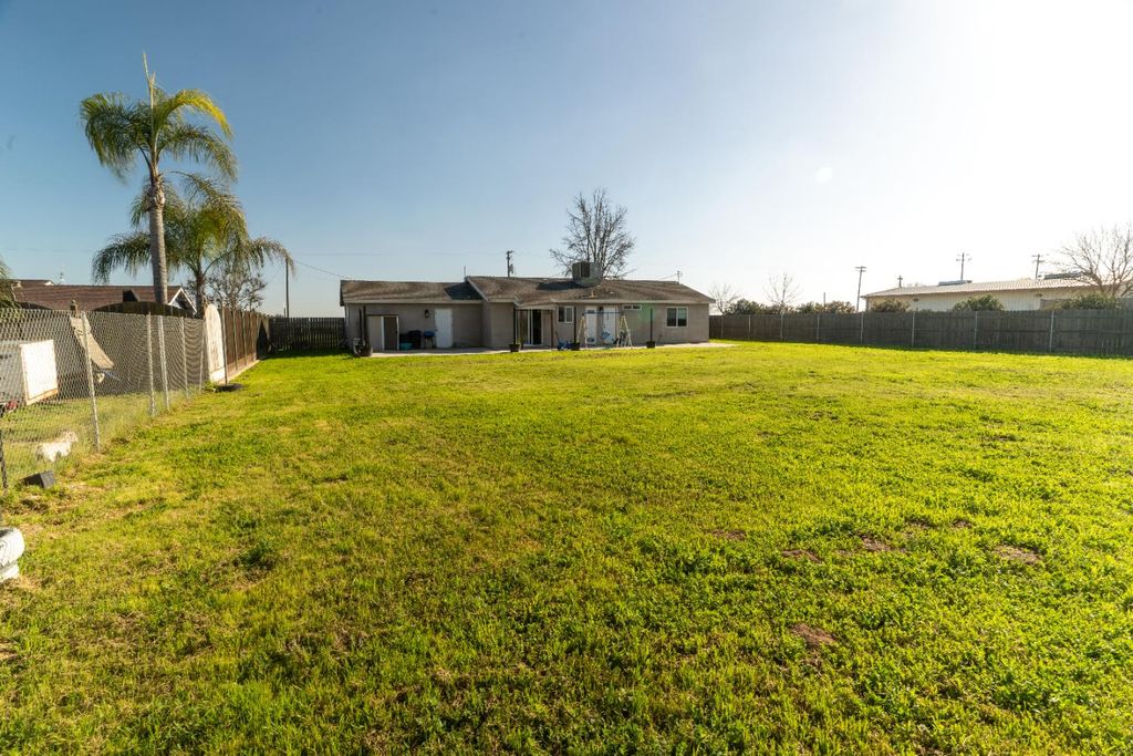 Image 15 of property listing at 4212 Merritt Drive, Traver, CA 93673