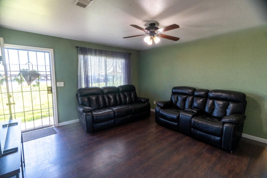 Image 3 of property listing at 4212 Merritt Drive, Traver, CA 93673