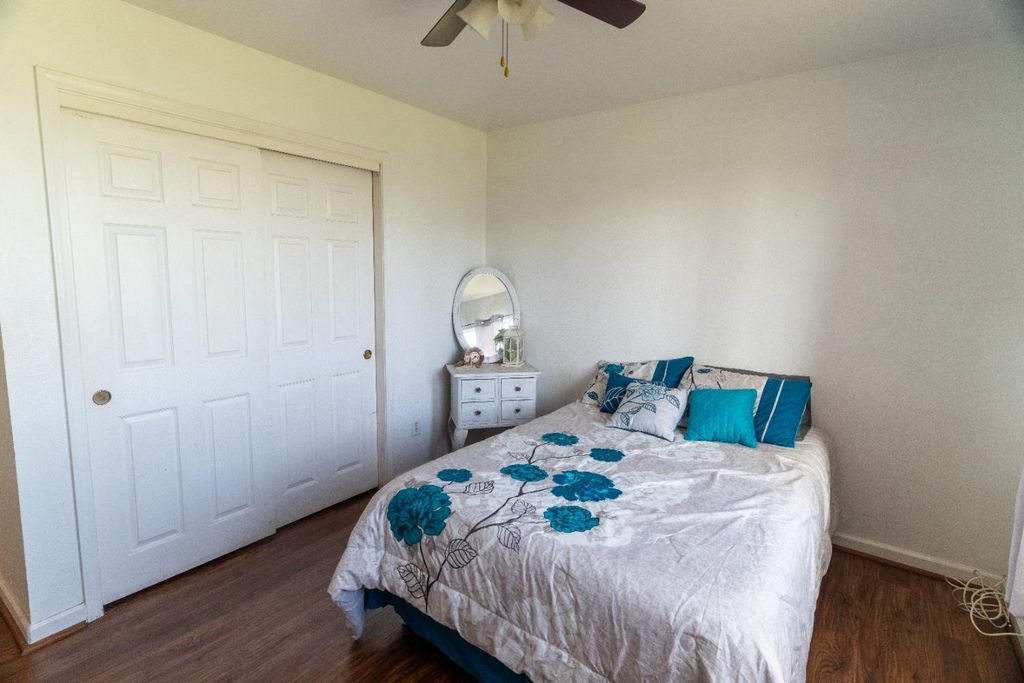 Image 8 of property listing at 4212 Merritt Drive, Traver, CA 93673