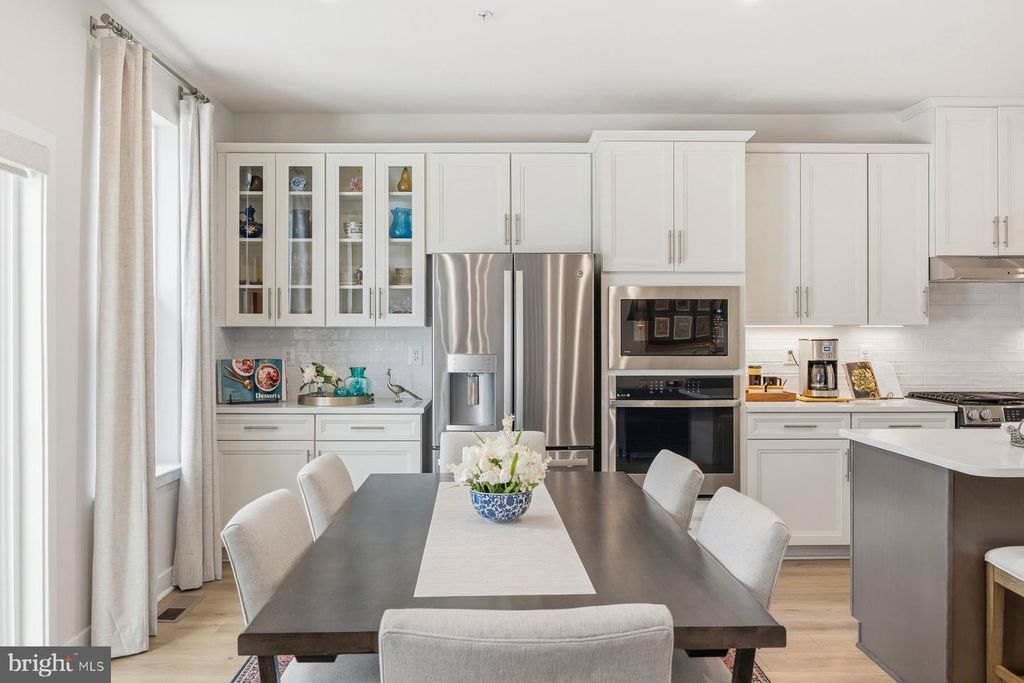 Image 12 of property listing at 8513 HUDSON CT, Laurel, MD 20723