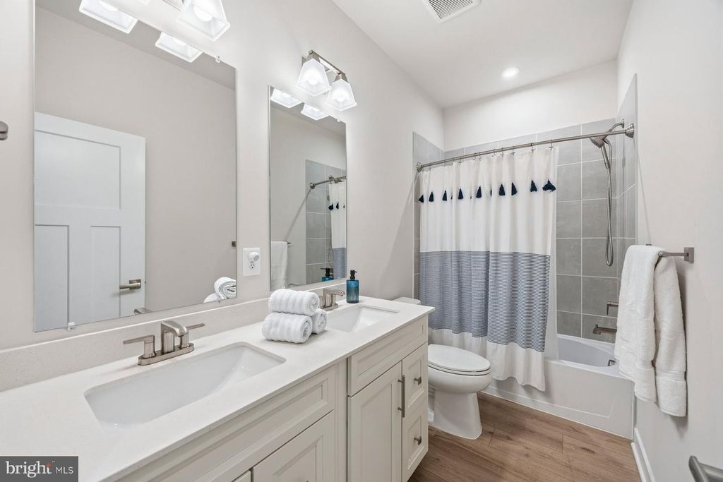 Image 25 of property listing at 8513 HUDSON CT, Laurel, MD 20723