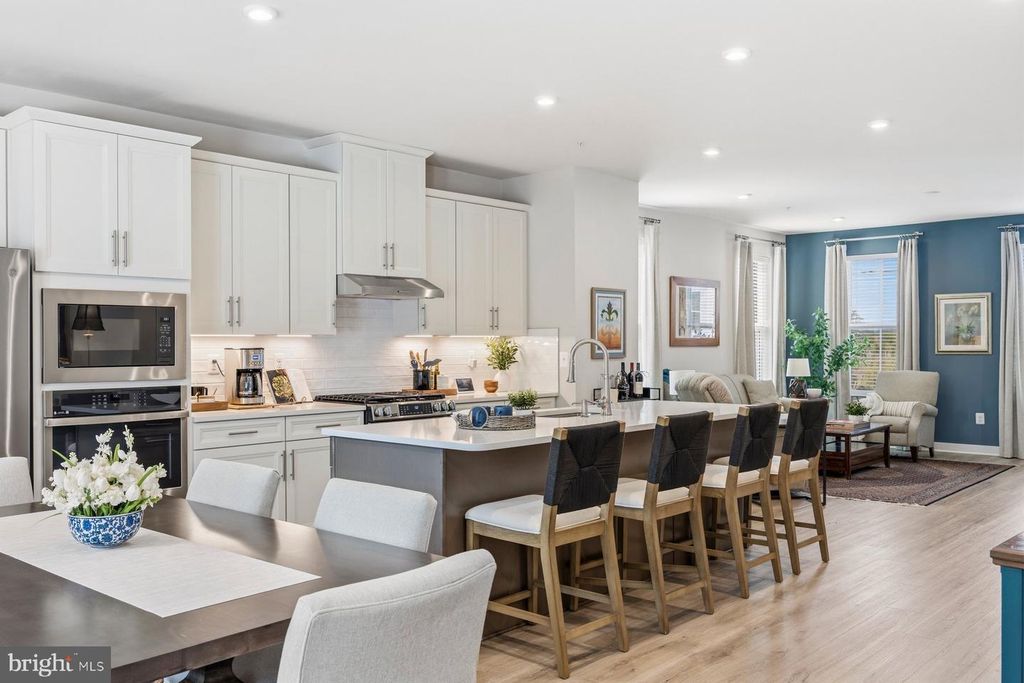 Image 5 of property listing at 8513 HUDSON CT, Laurel, MD 20723