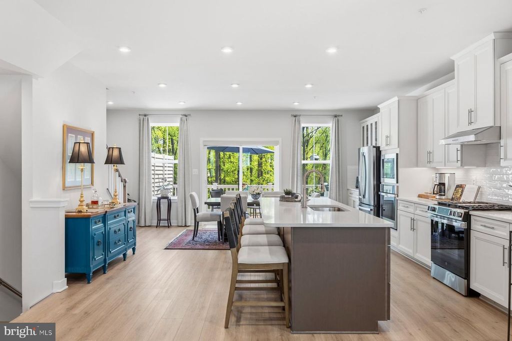 Image 6 of property listing at 8513 HUDSON CT, Laurel, MD 20723