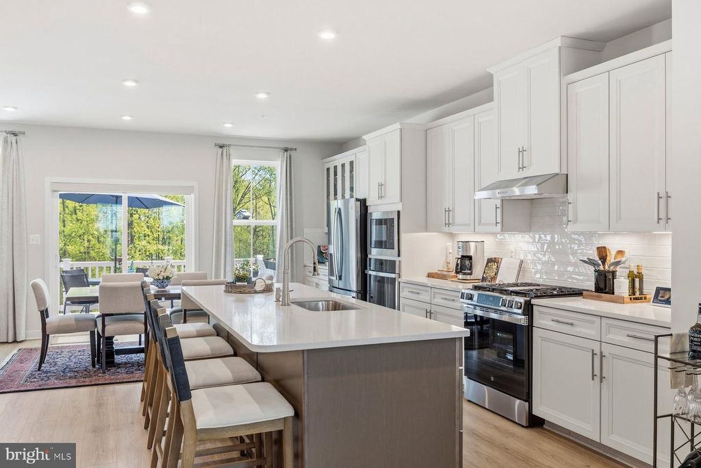 Image 7 of property listing at 8513 HUDSON CT, Laurel, MD 20723