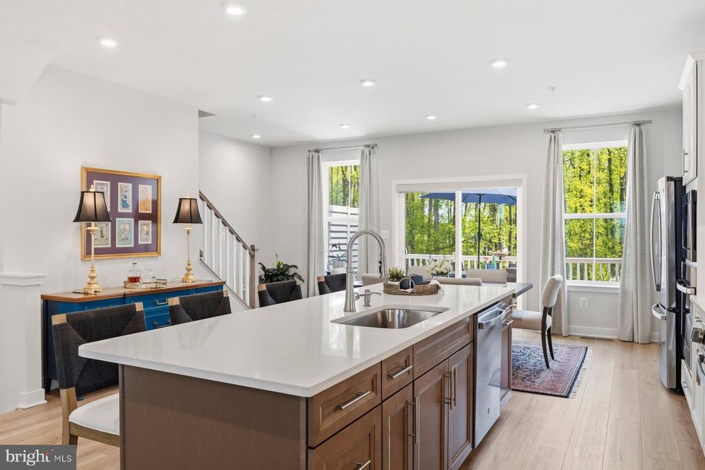 Image 8 of property listing at 8513 HUDSON CT, Laurel, MD 20723