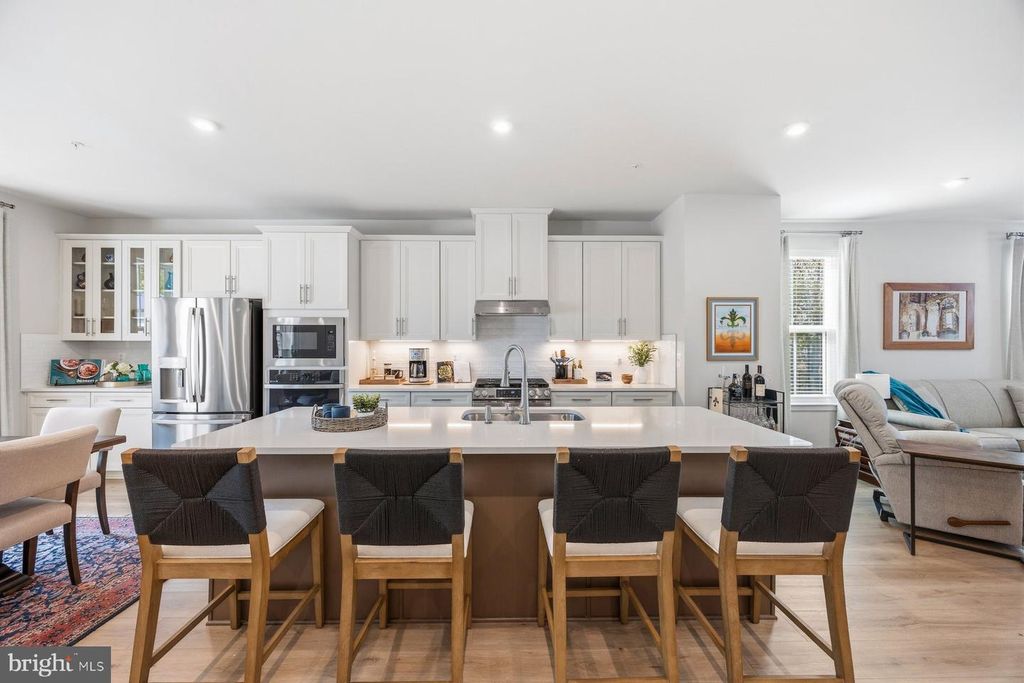 Image 9 of property listing at 8513 HUDSON CT, Laurel, MD 20723