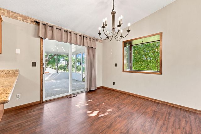 7470 Upper 26th Street N, Oakdale, MN 55128
