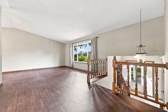 7470 Upper 26th Street N, Oakdale, MN 55128
