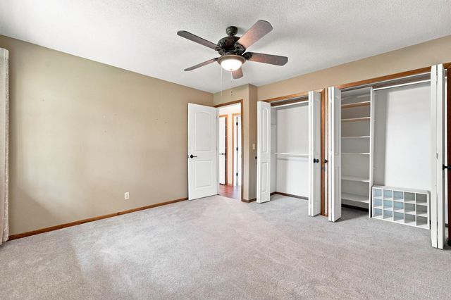 7470 Upper 26th Street N, Oakdale, MN 55128
