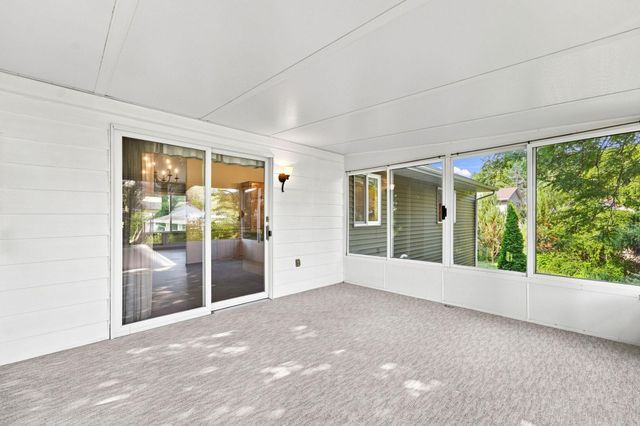 7470 Upper 26th Street N, Oakdale, MN 55128