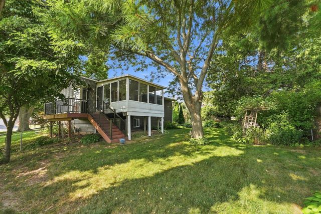 7470 Upper 26th Street N, Oakdale, MN 55128
