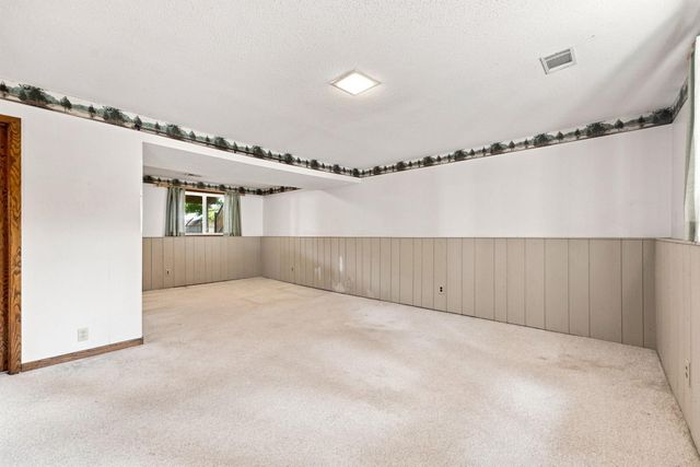 7470 Upper 26th Street N, Oakdale, MN 55128
