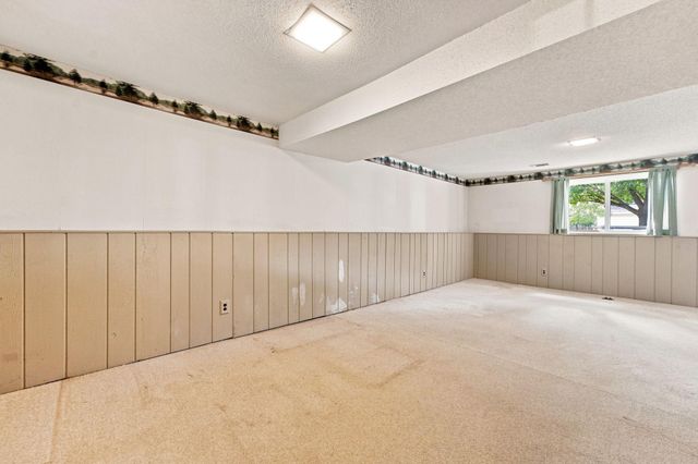 7470 Upper 26th Street N, Oakdale, MN 55128