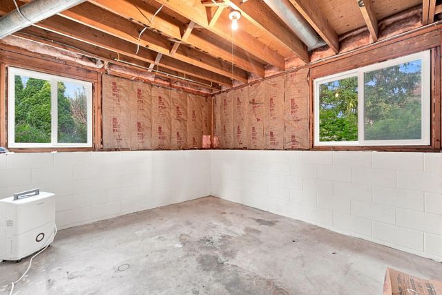 7470 Upper 26th Street N, Oakdale, MN 55128