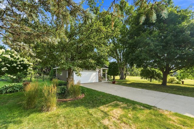 7470 Upper 26th Street N, Oakdale, MN 55128