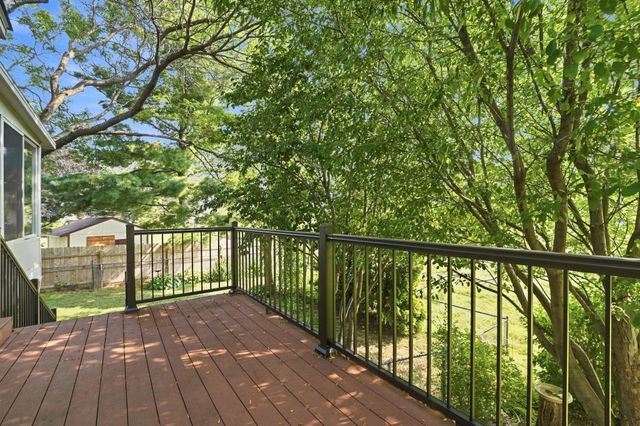 7470 Upper 26th Street N, Oakdale, MN 55128
