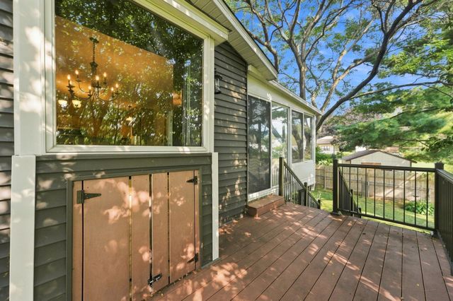 7470 Upper 26th Street N, Oakdale, MN 55128