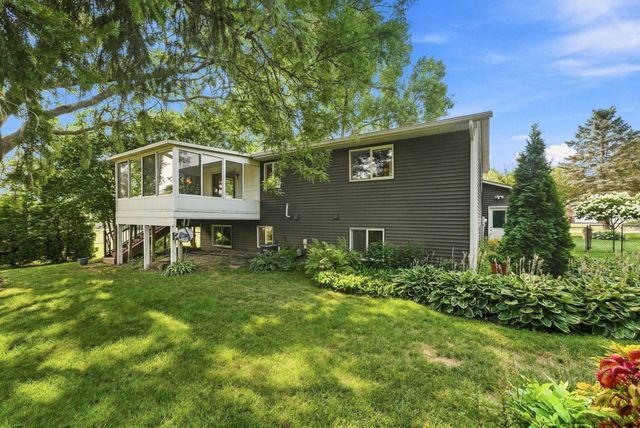 7470 Upper 26th Street N, Oakdale, MN 55128