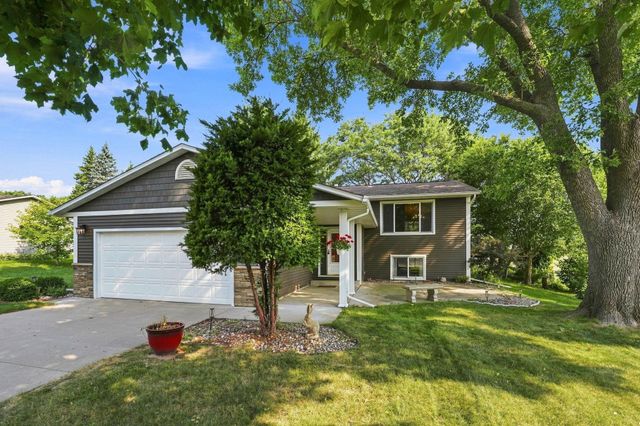 7470 Upper 26th Street N, Oakdale, MN 55128