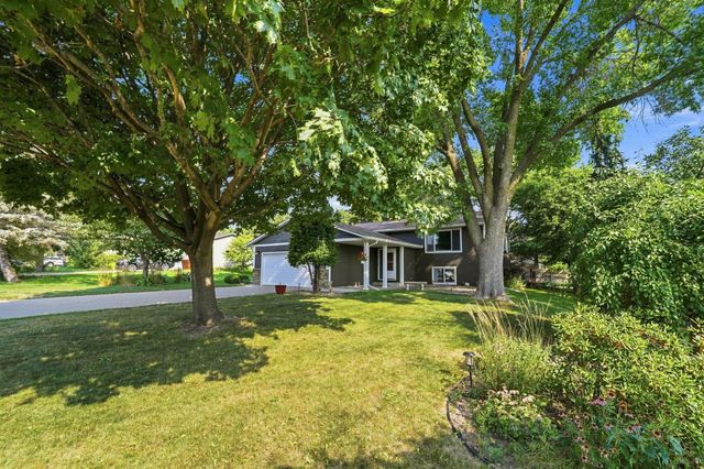 7470 Upper 26th Street N, Oakdale, MN 55128