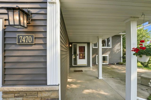 7470 Upper 26th Street N, Oakdale, MN 55128