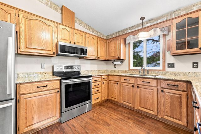 7470 Upper 26th Street N, Oakdale, MN 55128