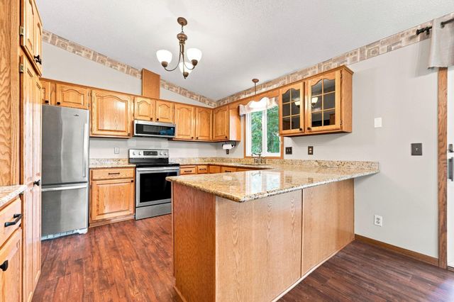 7470 Upper 26th Street N, Oakdale, MN 55128