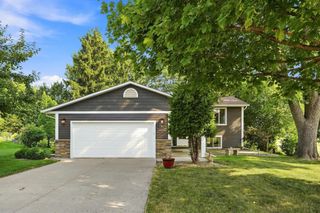 7470 Upper 26th Street N, Oakdale, MN 55128