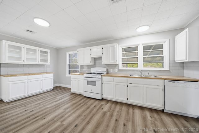 906 N Birch Street, Owasso, OK 74055