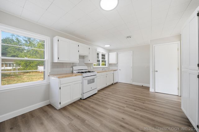 906 N Birch Street, Owasso, OK 74055