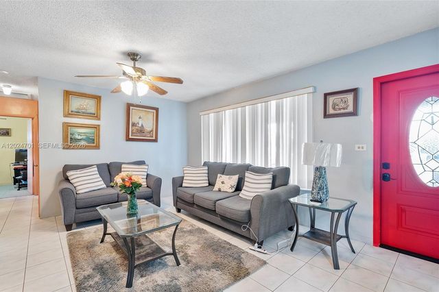2321 Gulfstream Dr, Miramar, FL 33023
