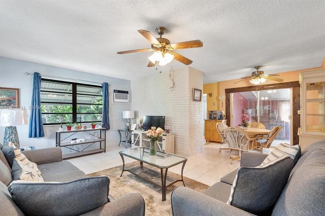 2321 Gulfstream Dr, Miramar, FL 33023
