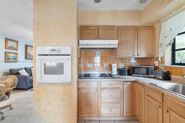 2321 Gulfstream Dr, Miramar, FL 33023