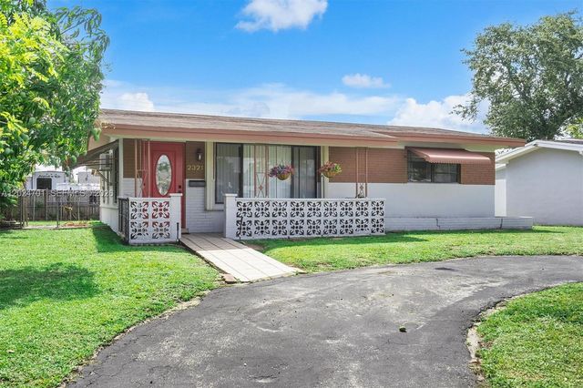 2321 Gulfstream Dr, Miramar, FL 33023