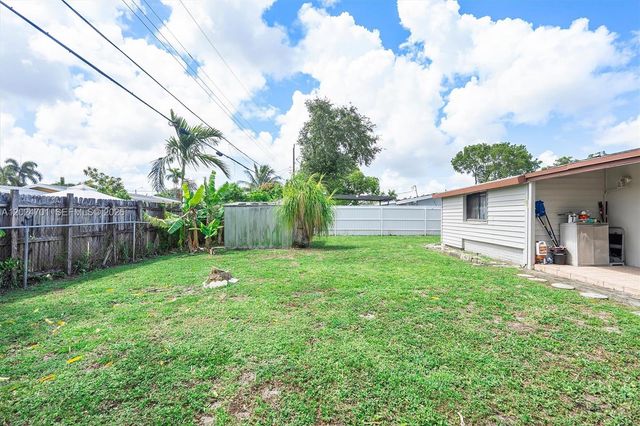 2321 Gulfstream Dr, Miramar, FL 33023