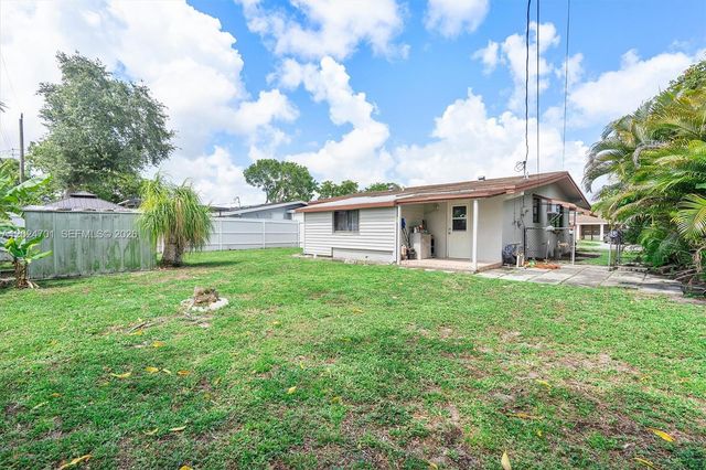 2321 Gulfstream Dr, Miramar, FL 33023