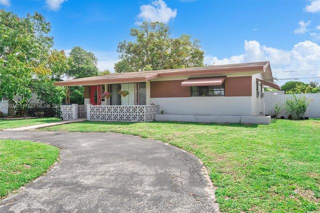 2321 Gulfstream Dr, Miramar, FL 33023