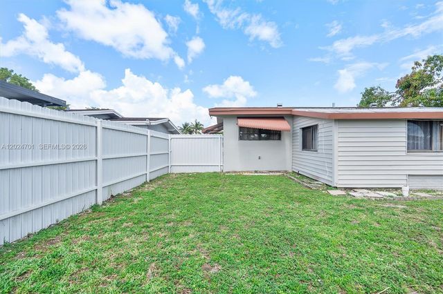 2321 Gulfstream Dr, Miramar, FL 33023