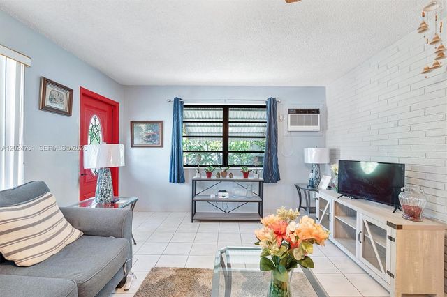 2321 Gulfstream Dr, Miramar, FL 33023
